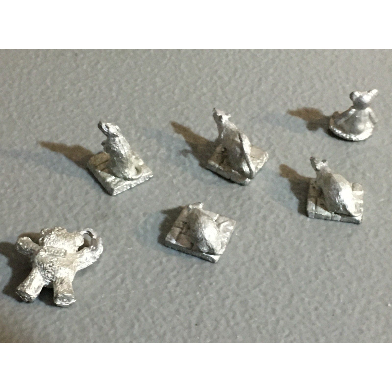 A32522 UNKNOWN METAL MINIATURES FAMILIAR? RAT TEDDY BEAR TABLETOP