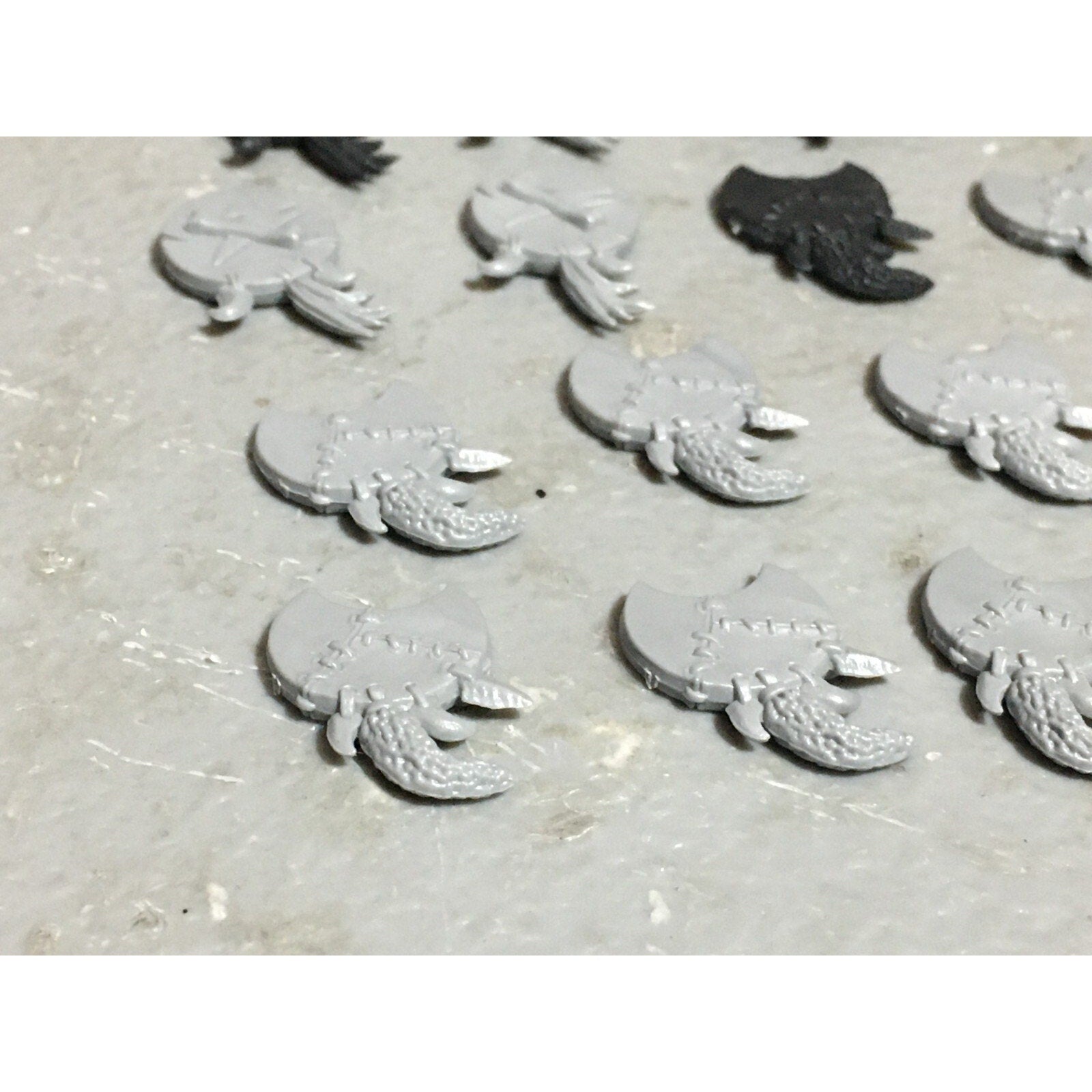 A22626 WARHAMMER FANTASY ORCS & GOBLINS BITS LOT GOBLIN SHIELD GAMES WORKSHOP GW