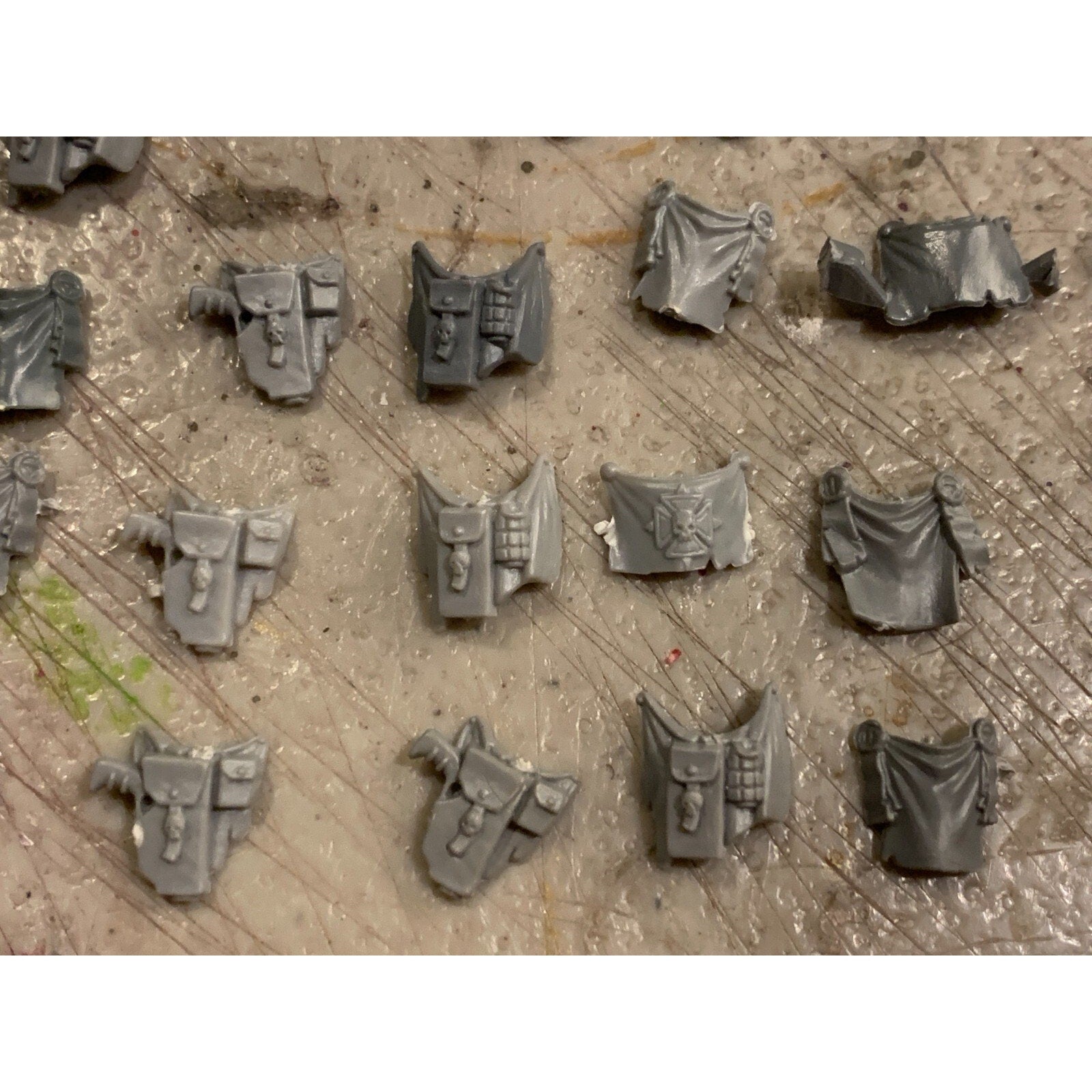 A23192 WARHAMMER 40K SPACE MARINES BITS LOT BLACK TEMPLARS OATHS SHIELD SWORD
