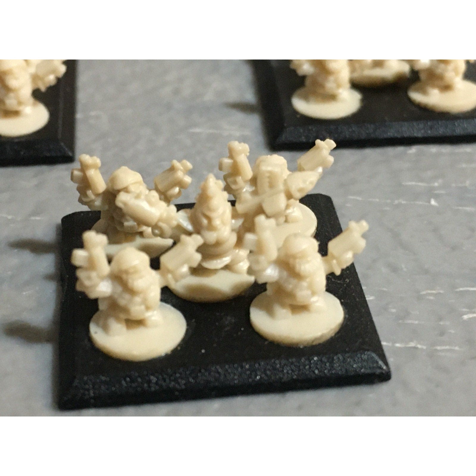A24536 EPIC 40K SQUAT WARRIORS 4 BASES GAMES WORKSHOP WARHAMMER GW