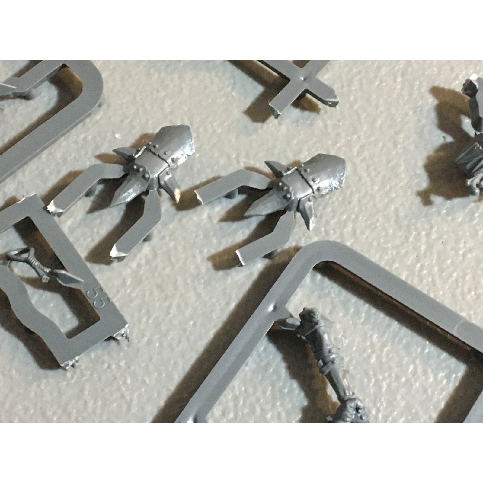 A23589 WARHAMMER AOS FANTASY OGRE KINGDOMS MAWTRIBES BITS ON SPRUE LOT ARMS EXTR