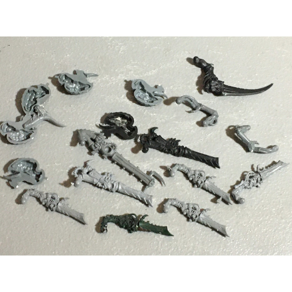 A22314 WARHAMMER 40K TYRANIDS BITS LOT MIXED GAMES WORKSHOP GW