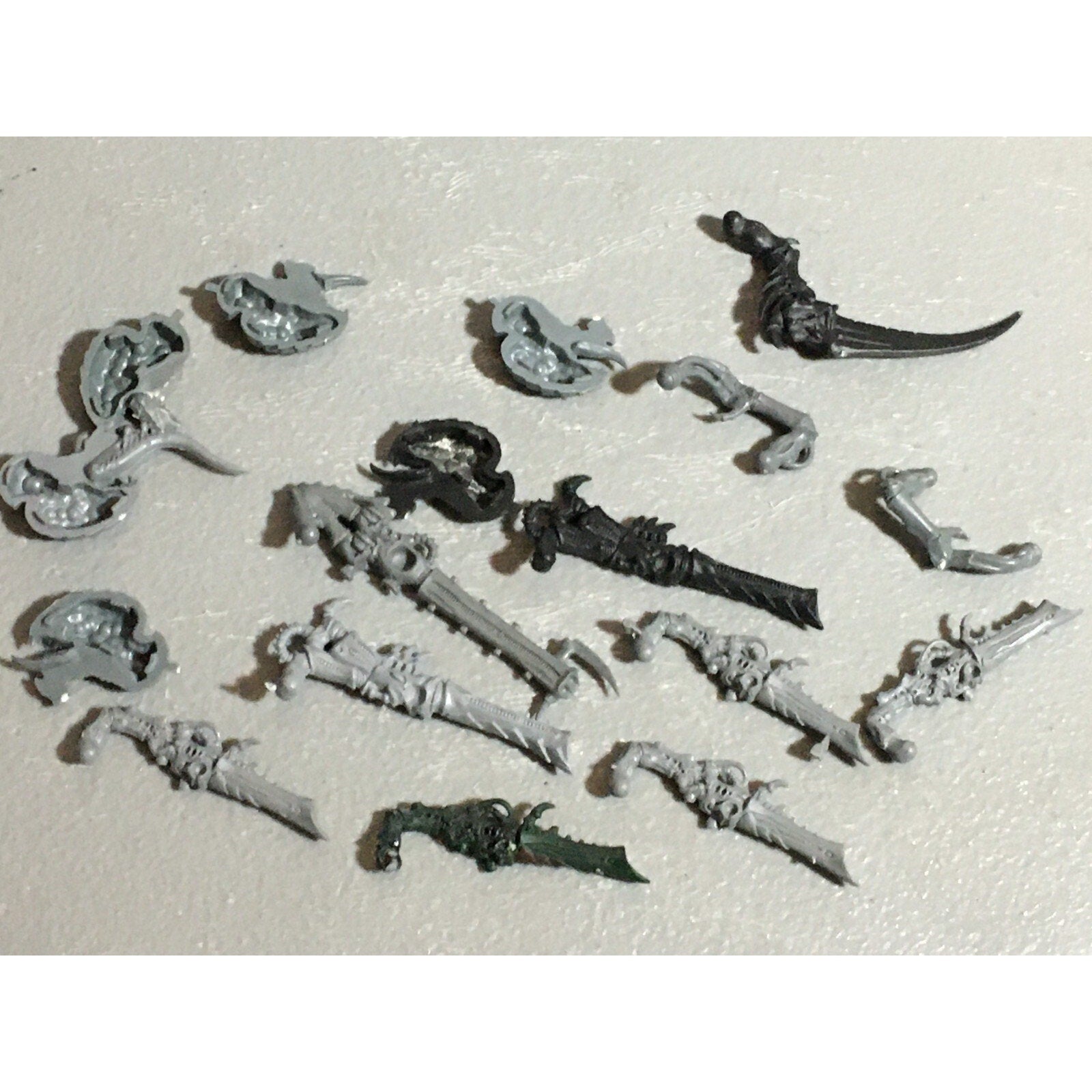 A22314 WARHAMMER 40K TYRANIDS BITS LOT MIXED GAMES WORKSHOP GW