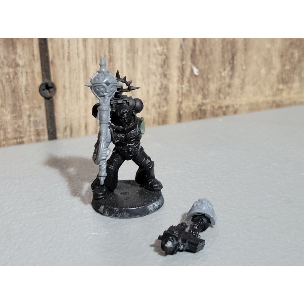 A18415 WARHAMMER 40K SPACE MARINES CAPTAIN LIEUTENANT CUST STORM BOLTER MACE