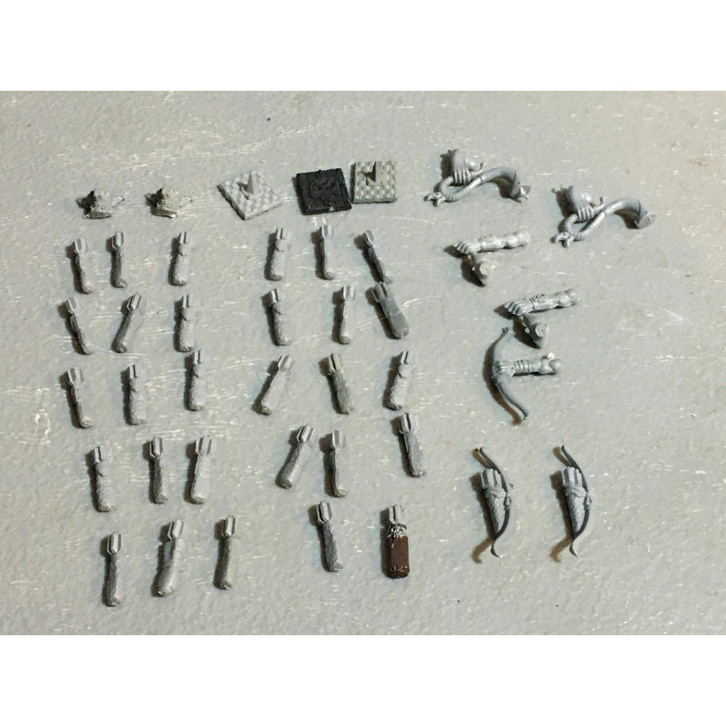 A23433 WARHAMMER FANTASY ORCS & GOBLINS BITS LOT GOBLIN QUIVERS SHIELDS HEADS GW