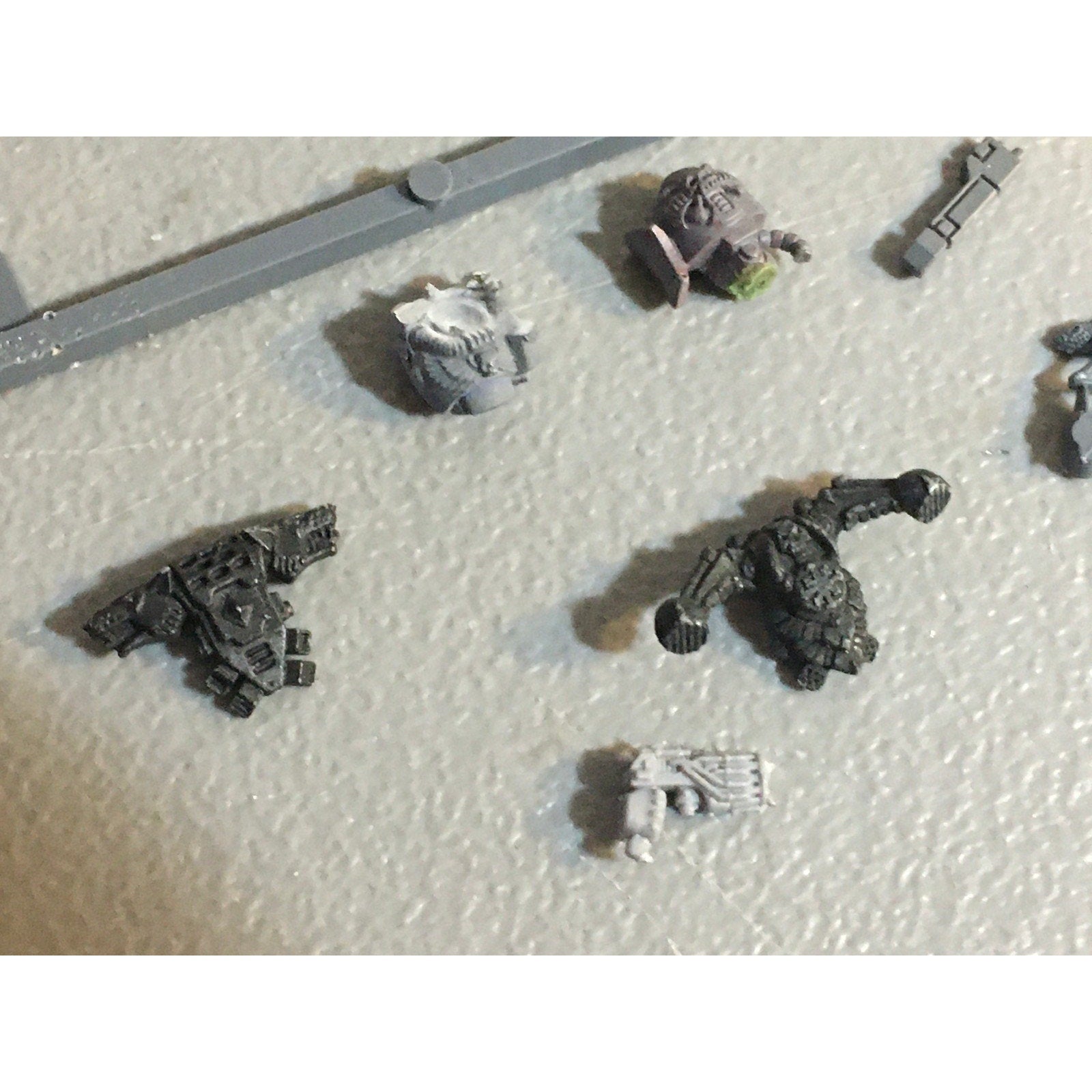 A32874 WARHAMMER 40K MIXED BITS LOT SPACE MARINES WOLVES CHAOS GW