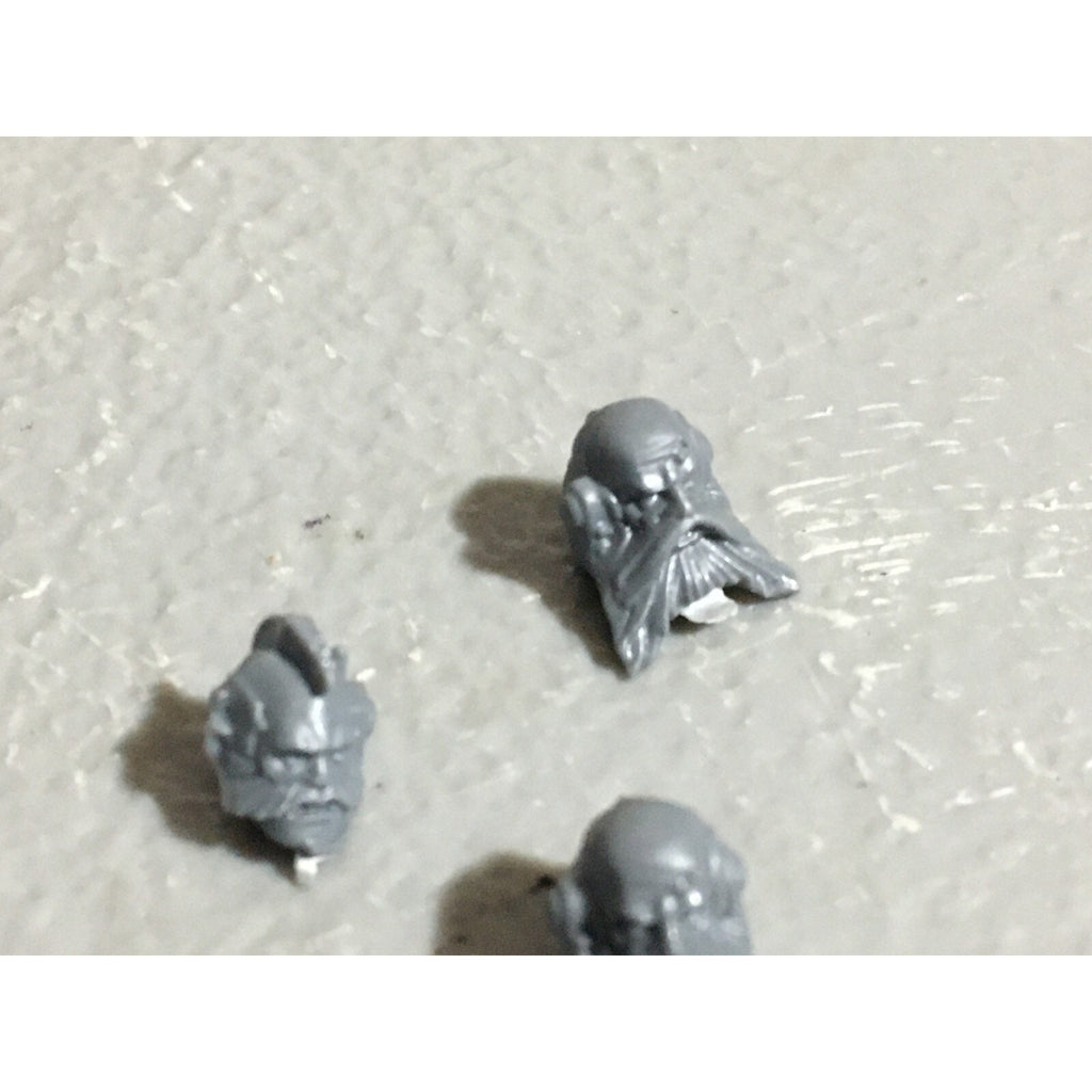 A22553 WARHAMMER 40K SPACE MARINES WOLVES BITS LOT HEADS SCOUT BROTHER GW