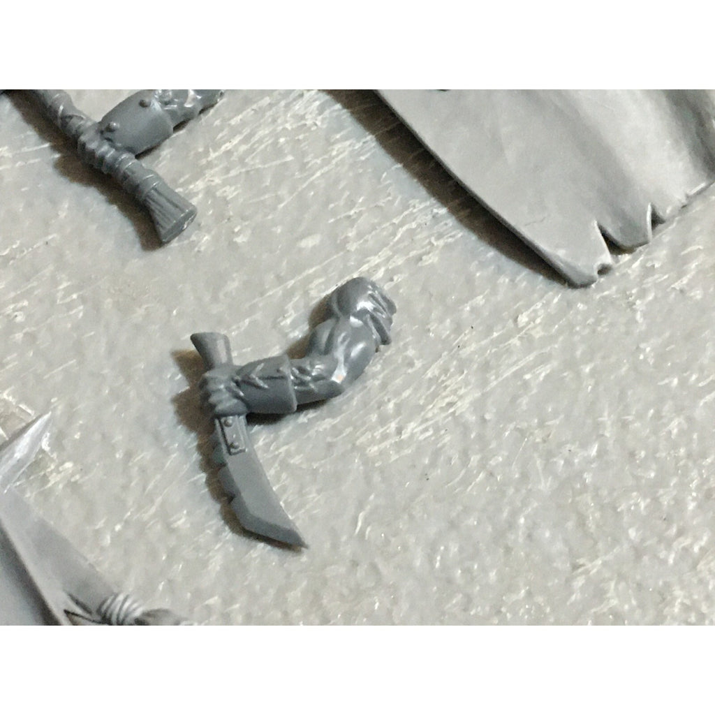 A23125 WARHAMMER FANTASY CHAOS BEASTMEN BITS LOT GORS BANNERS ARMS GW
