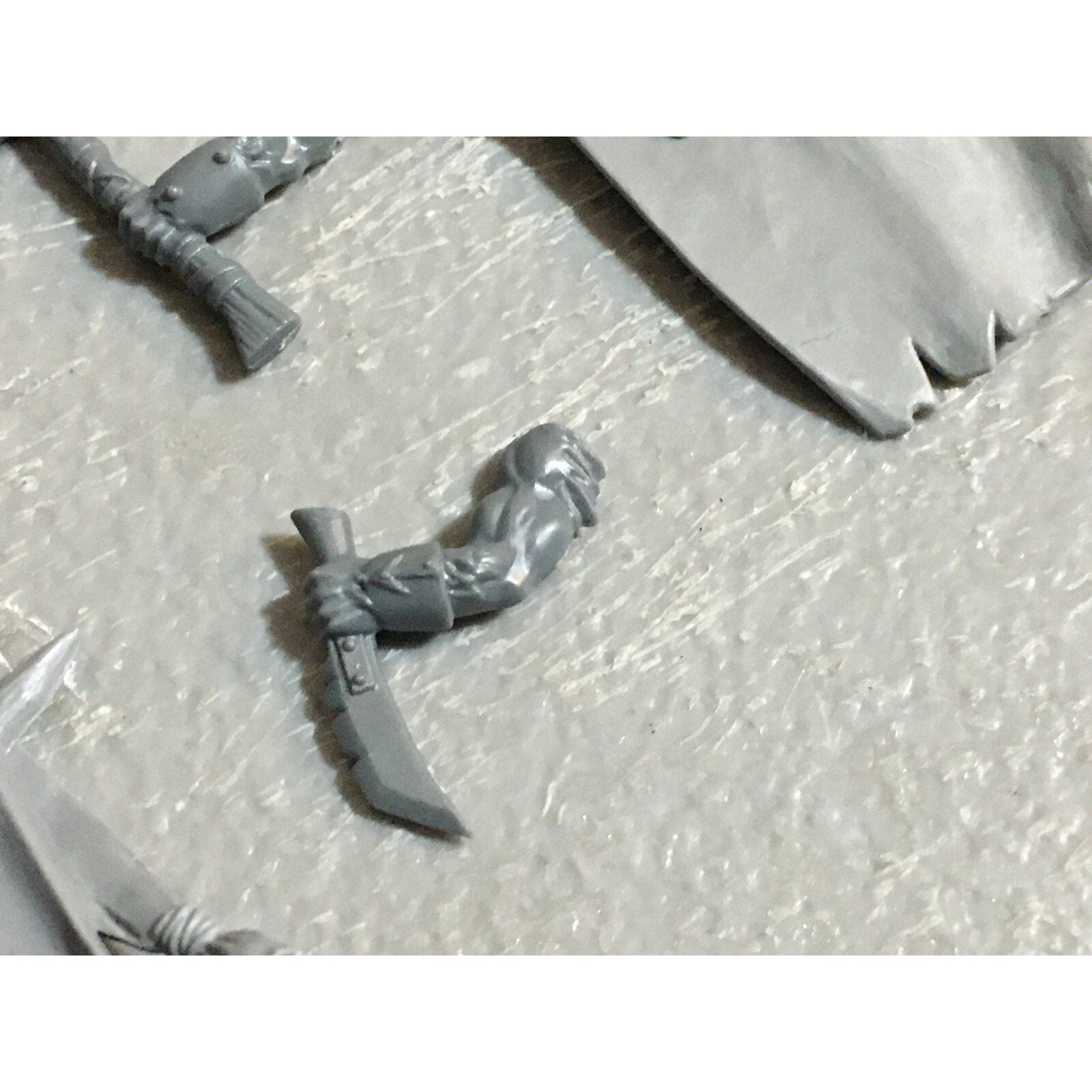 A23125 WARHAMMER FANTASY CHAOS BEASTMEN BITS LOT GORS BANNERS ARMS GW