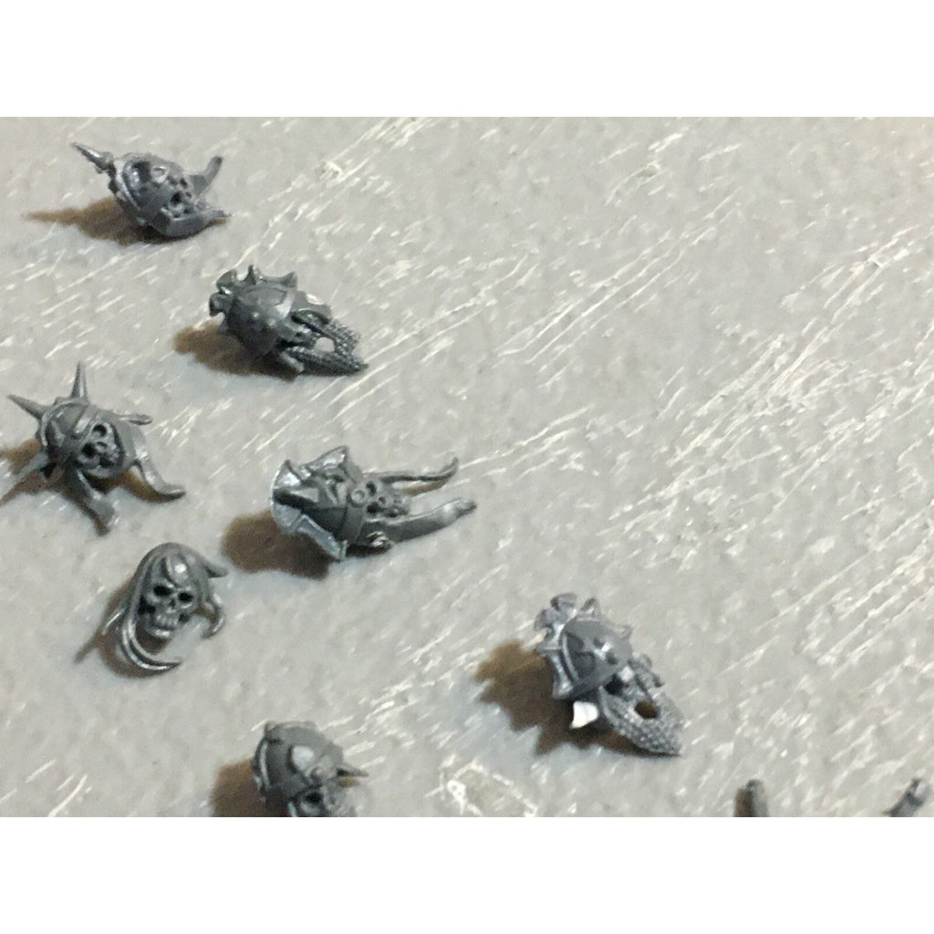 A23413 WARHAMMER FANTASY VAMPIRE COUNTS UNDEAD BITS LOT SKELETON WIGHT HEADS GW