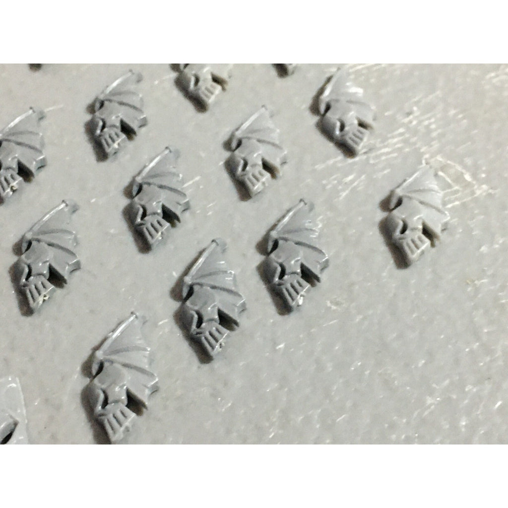 A22067 WARHAMMER FANTASY DARK ELVES BITS LOT SHIELD ICONS GAMES WORKSHOP GW