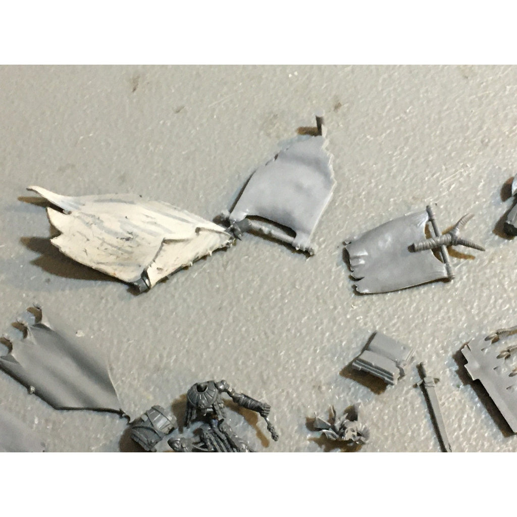 A29616 WARHAMMER FANTASY AOS MIXED BITS LOT BANNER SHIELD CLOAK GW