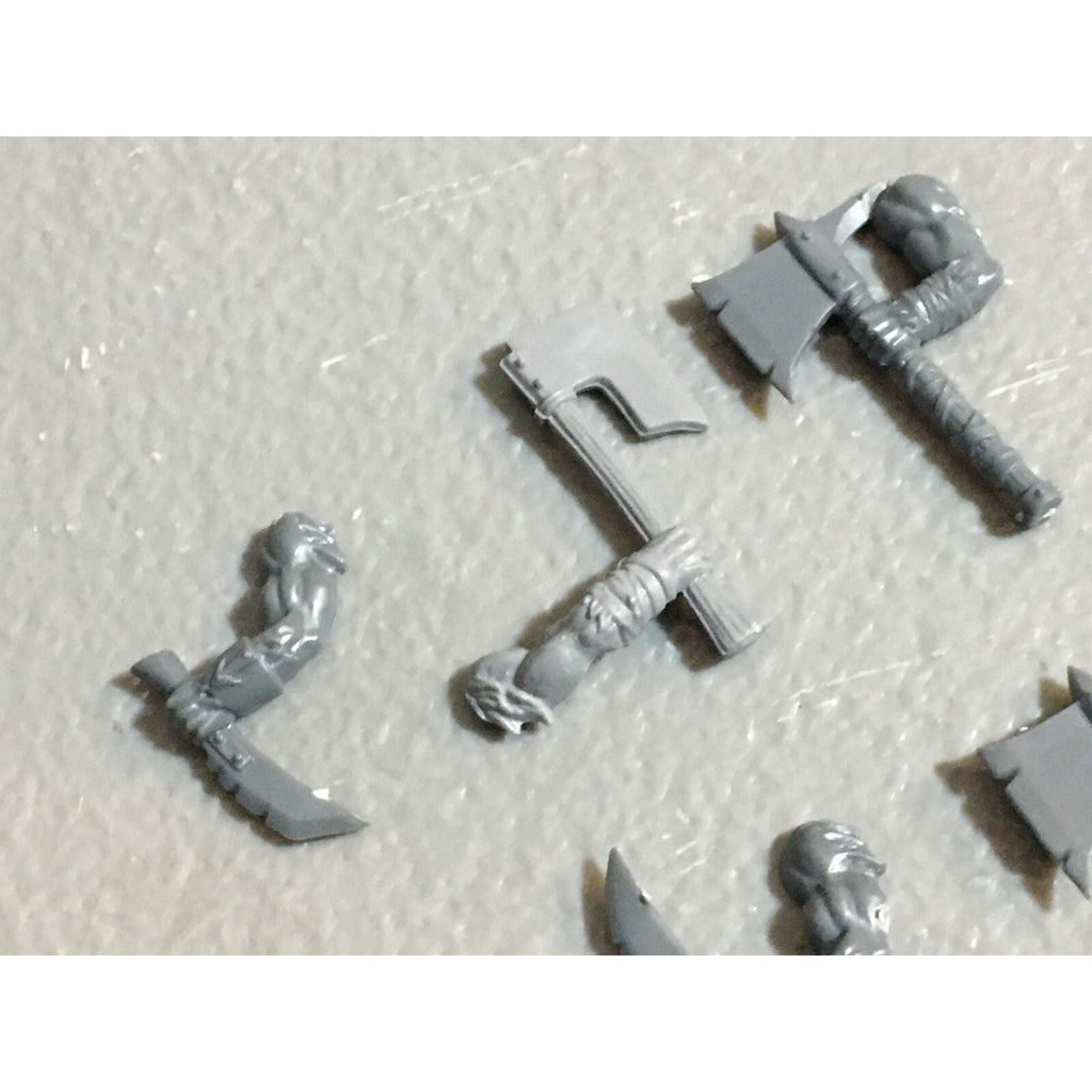 A23132 WARHAMMER FANTASY CHAOS BEASTMEN BITS LOT GORS BANNERS ARMS GW