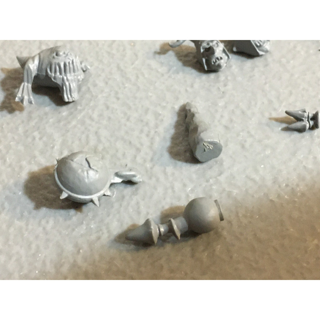 A24983 WARHAMMER FANTASY SKULL PASS OBJECTIVE MARKERS + EXTRA NIGHT GOBLIN BITS