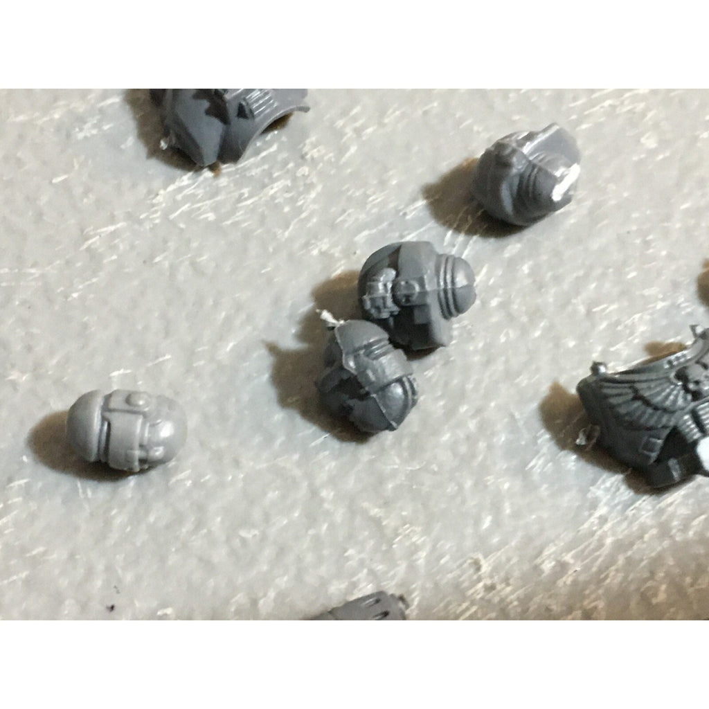 A23158 WARHAMMER 40K SPACE MARINES BITS LOT MIXED TORSOS HEADS GAMES WORKSHOP GW