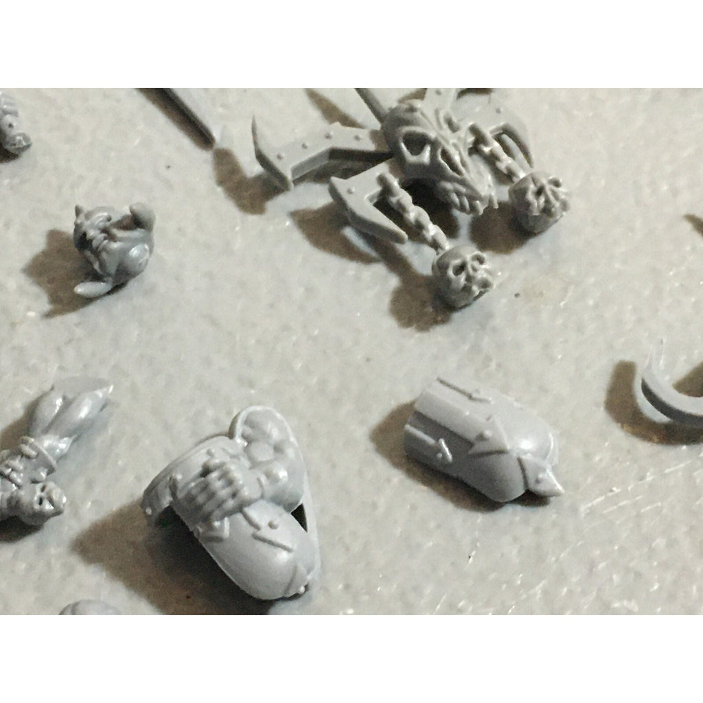 A22179 WARHAMMER FANTASY CHAOS MORTALS BITS LOT MIXED MARAUDER COMMAND & ARMS GW