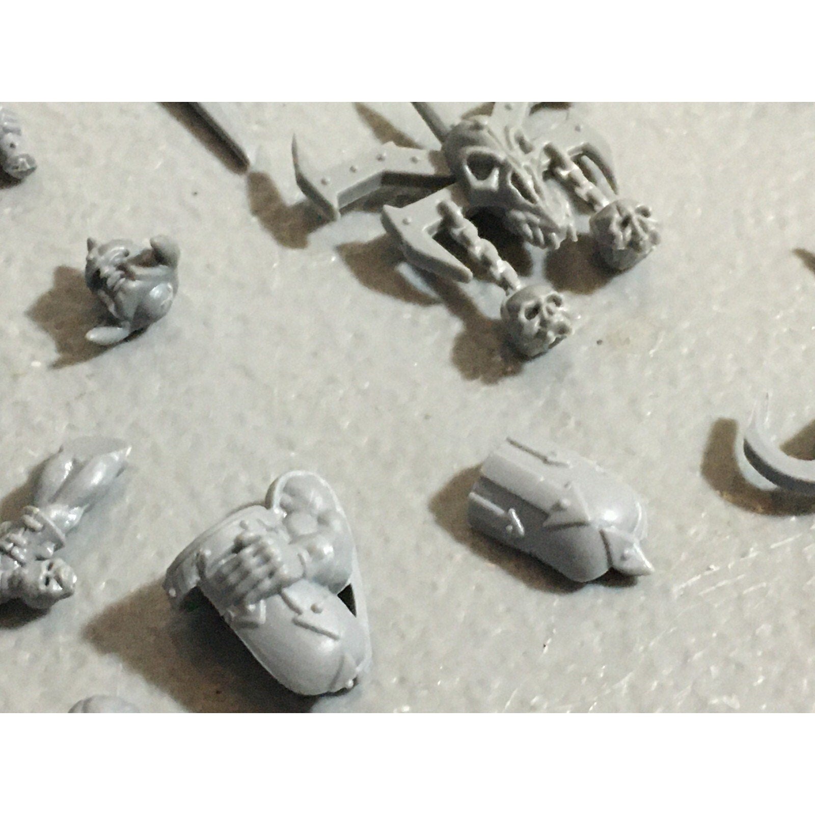 A22179 WARHAMMER FANTASY CHAOS MORTALS BITS LOT MIXED MARAUDER COMMAND & ARMS GW