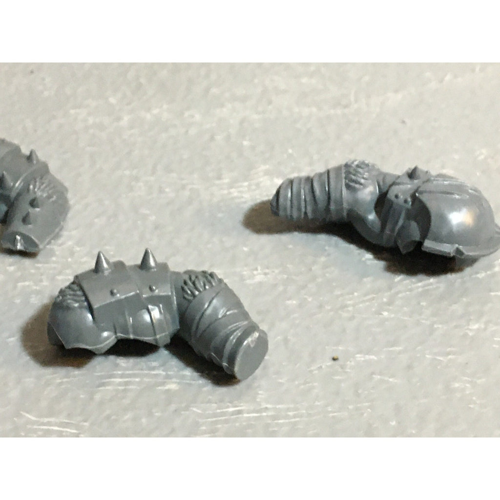 A23235 WARHAMMER FANTASY CHAOS BEASTMEN BITS LOT MINOTAUR HANDS ARMS GW