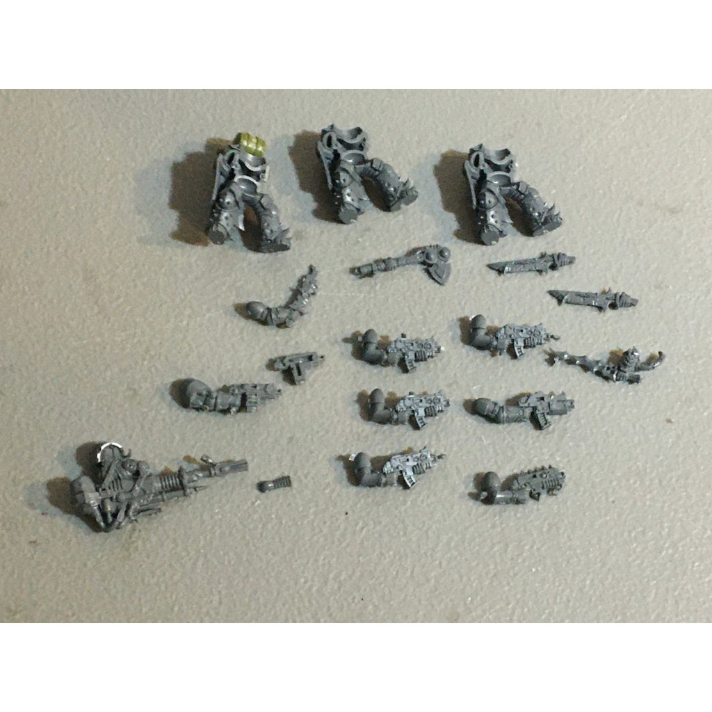 A31461 WARHAMMER 40K CHAOS DEATH GUARD BITS LOT BOLTER LEGS PLAGUE KNIFE GW