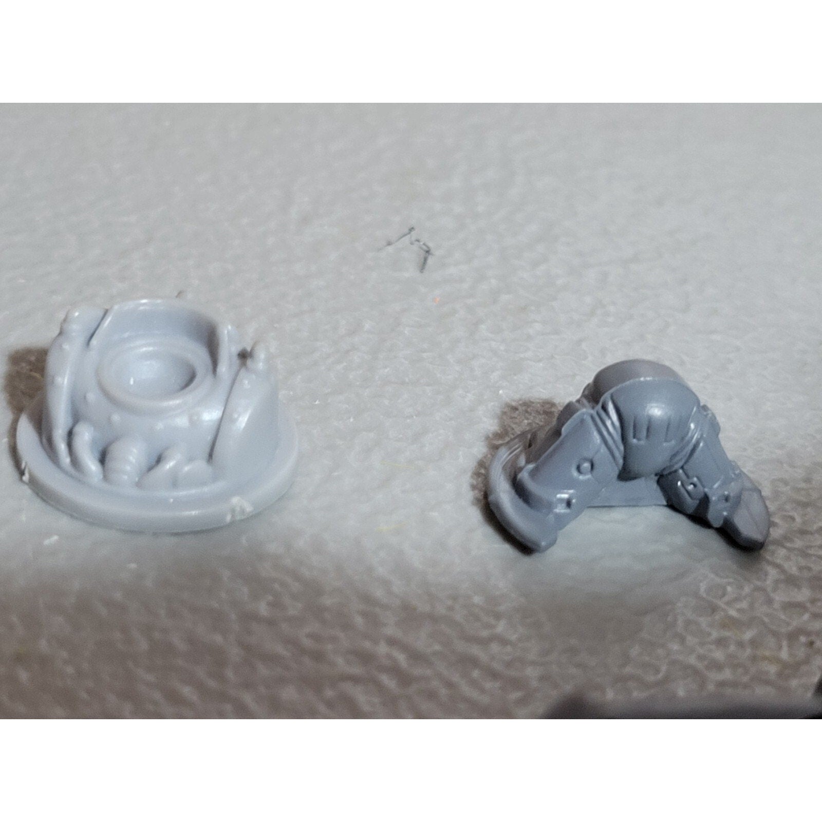 A17964 WARHAMMER 40K SPACE MARINES TANK GUNNER BITS LOT