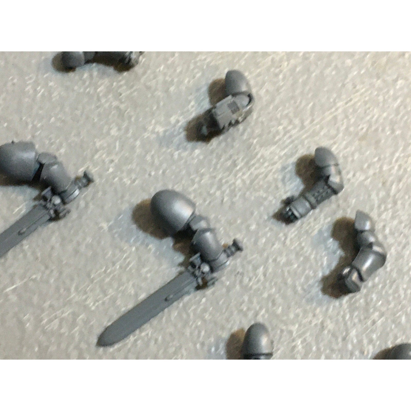 A29392 WARHAMMER 40K SPACE MARINES PRIMARIS BITS LOT ARMS PISTOL HEAVY SWORD GW