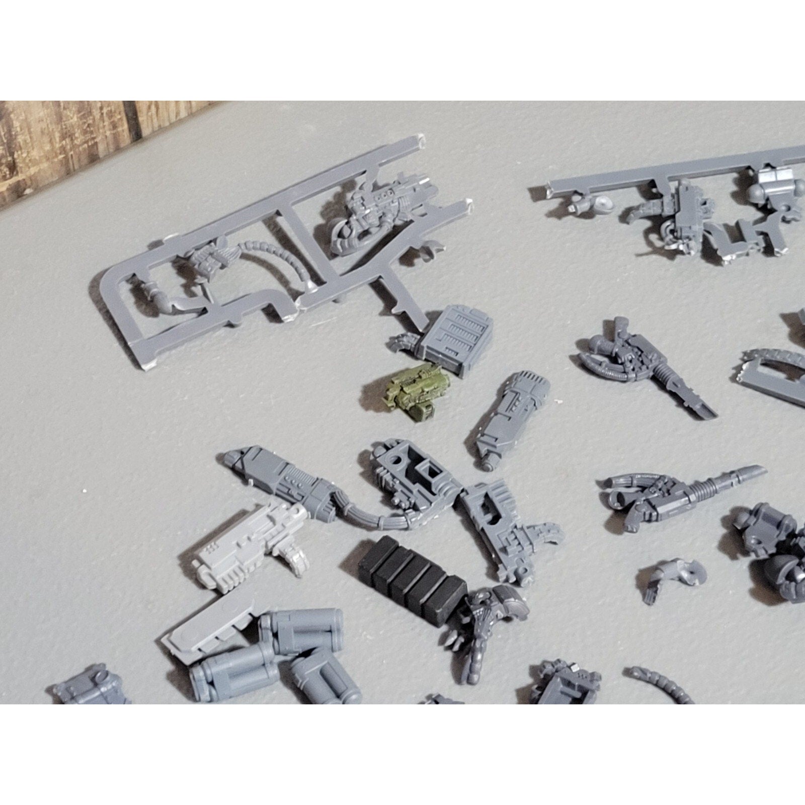 A18913 WARHAMMER 40K SPACE MARINES BITS LOT HEAVY SPECIAL PLASMA