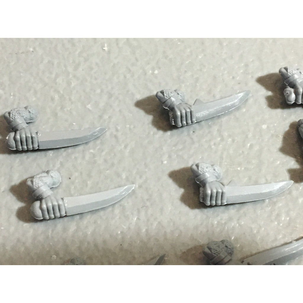 A22297 WARHAMMER FANTASY SKAVEN BITS LOT SWORD ARMS GAMES WORKSHOP GW