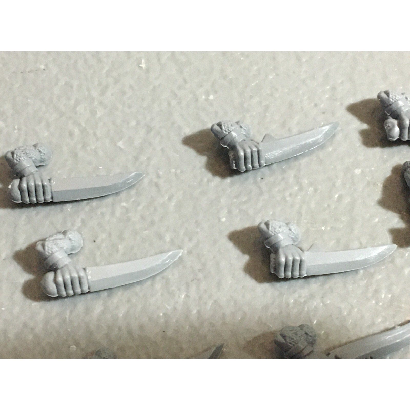 A22297 WARHAMMER FANTASY SKAVEN BITS LOT SWORD ARMS GAMES WORKSHOP GW