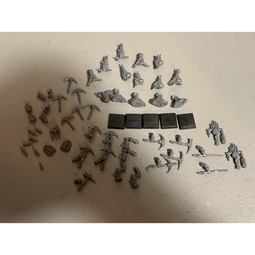 A16701 WARHAMMER AOS FANTASY DWARFS DWARVES MINERS & BITS LOT