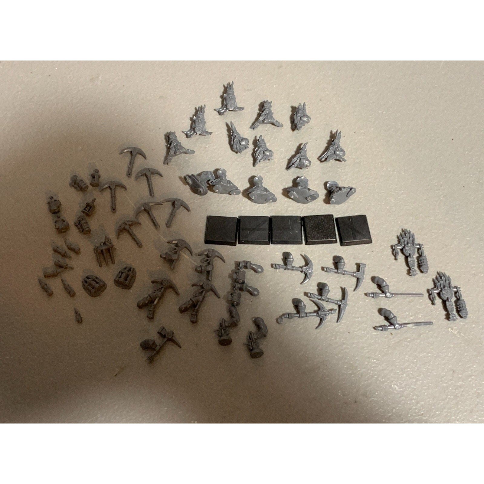 A16701 WARHAMMER AOS FANTASY DWARFS DWARVES MINERS & BITS LOT