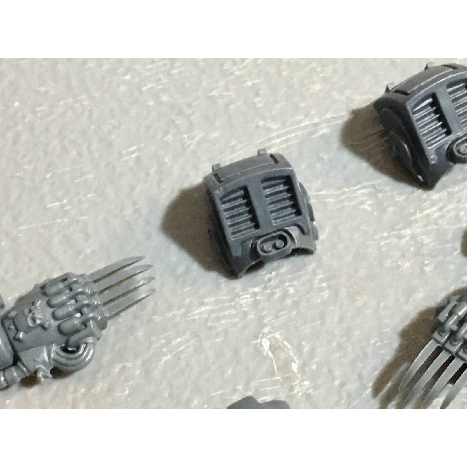 A23021 WARHAMMER 40K SPACE MARINES BITS LOT LIGHTNING CLAWS TERMINATORS GW