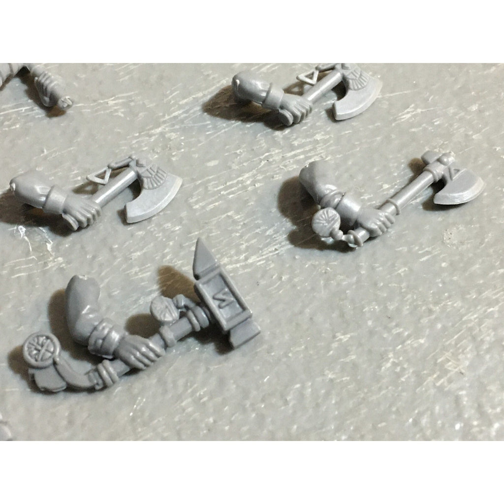 A23400 WARHAMMER FANTASY DWARFS BITS LOT WARRIORS ARMS BANNER GAMES WORKSHOP GW