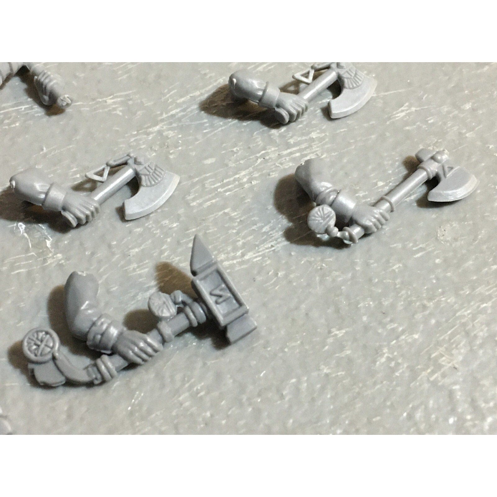 A23400 WARHAMMER FANTASY DWARFS BITS LOT WARRIORS ARMS BANNER GAMES WORKSHOP GW
