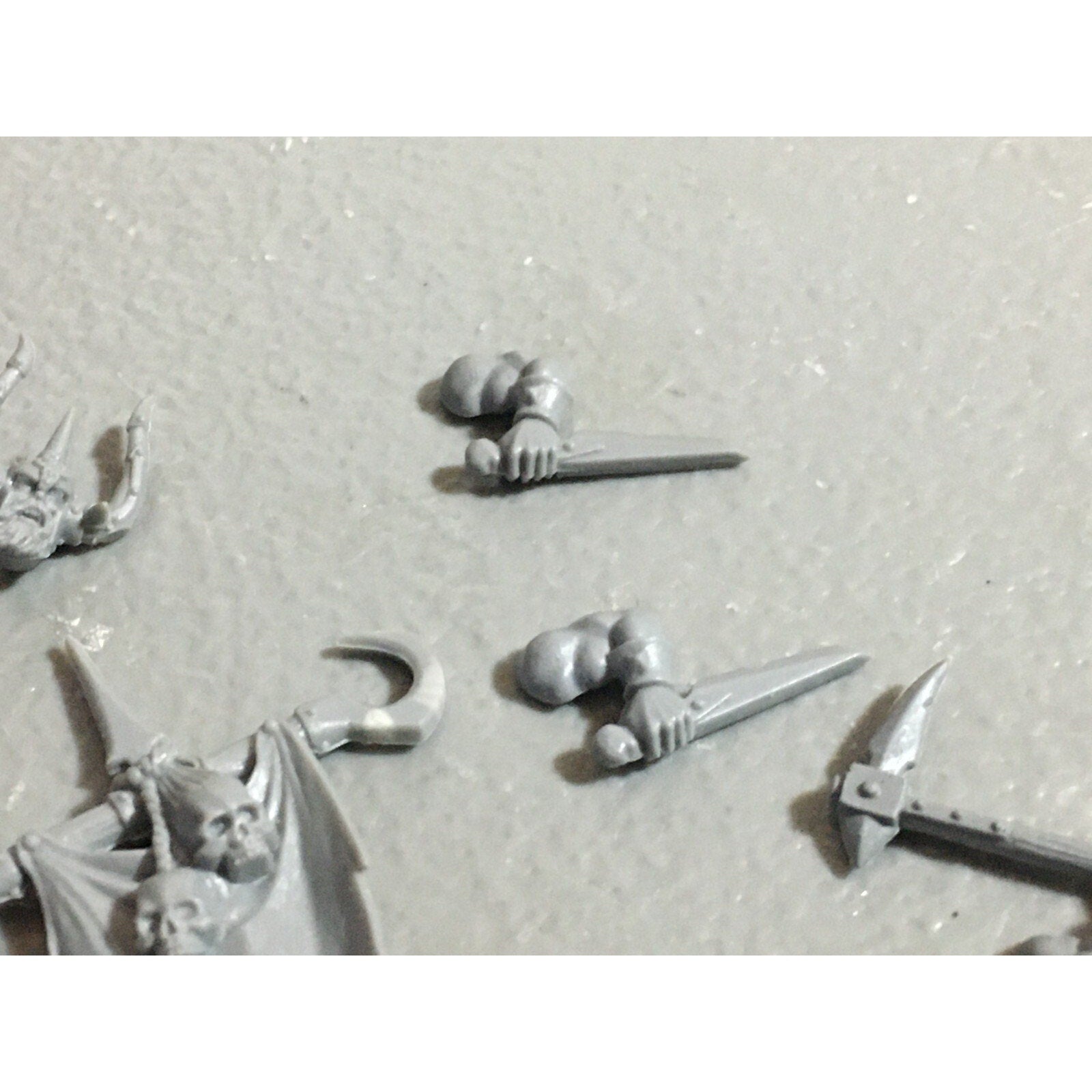 A22190 WARHAMMER FANTASY CHAOS MORTALS BITS LOT MIXED MARAUDER COMMAND & ARMS GW