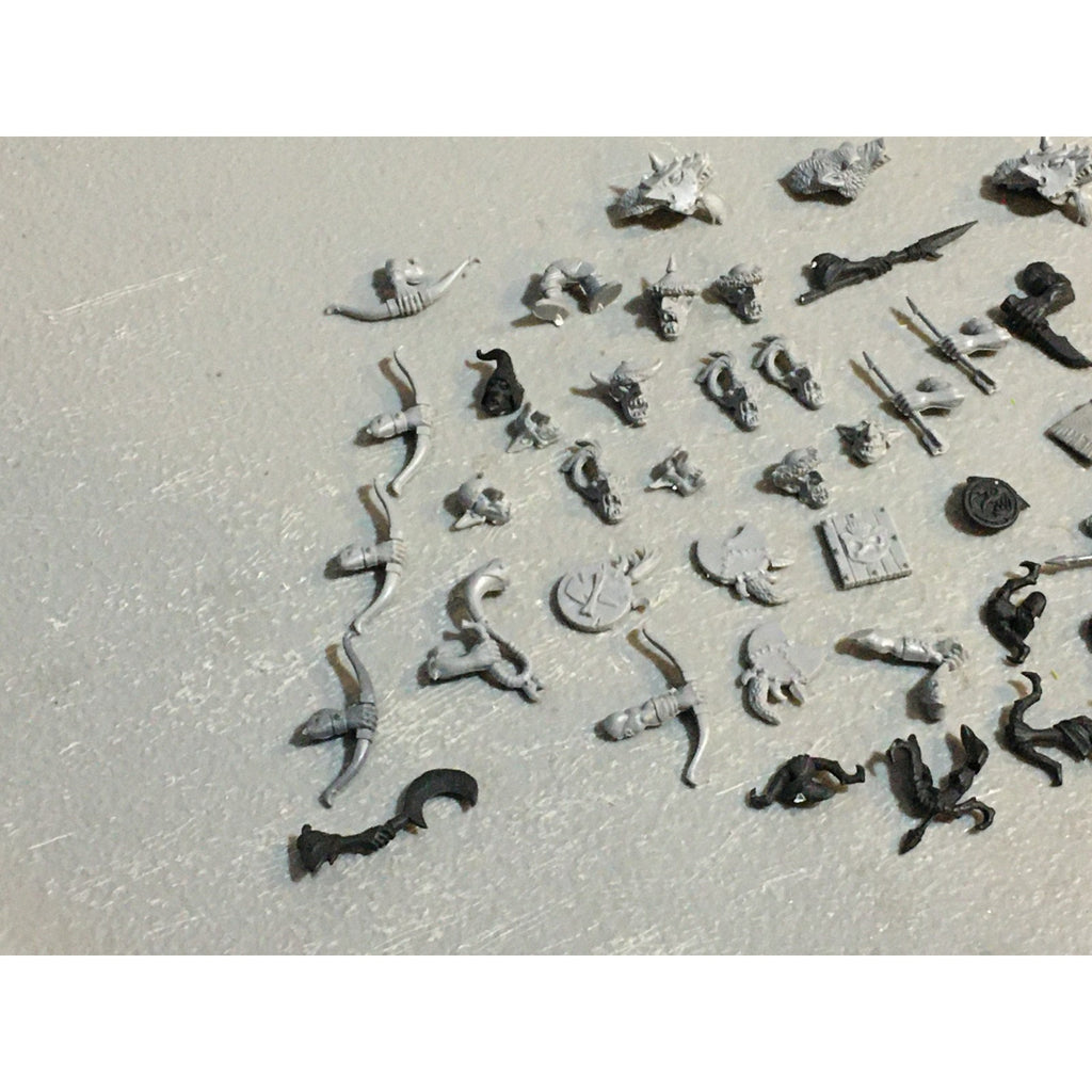 A27514 WARHAMMER FANTASY ORCS & GOBLINS BITS LOT SHIELDS BOWS HEADS GW