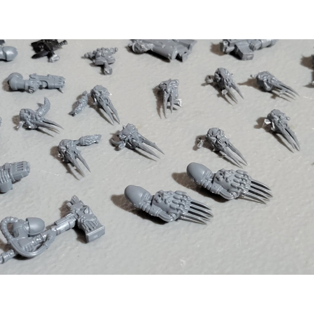 A18452 WARHAMMER 40K SPACE MARINES WOLVES BITS LOT PLASMA POWER SHOULDER HAMMER
