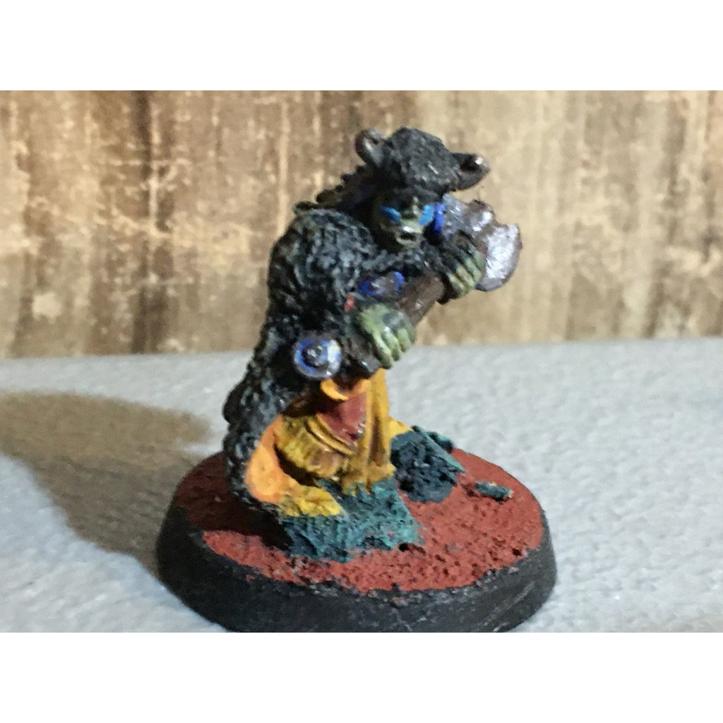 A32469 WARHAMMER FANTASY CITADEL VINTAGE HOBGOBLIN WARRIOR METAL PAINT BASE
