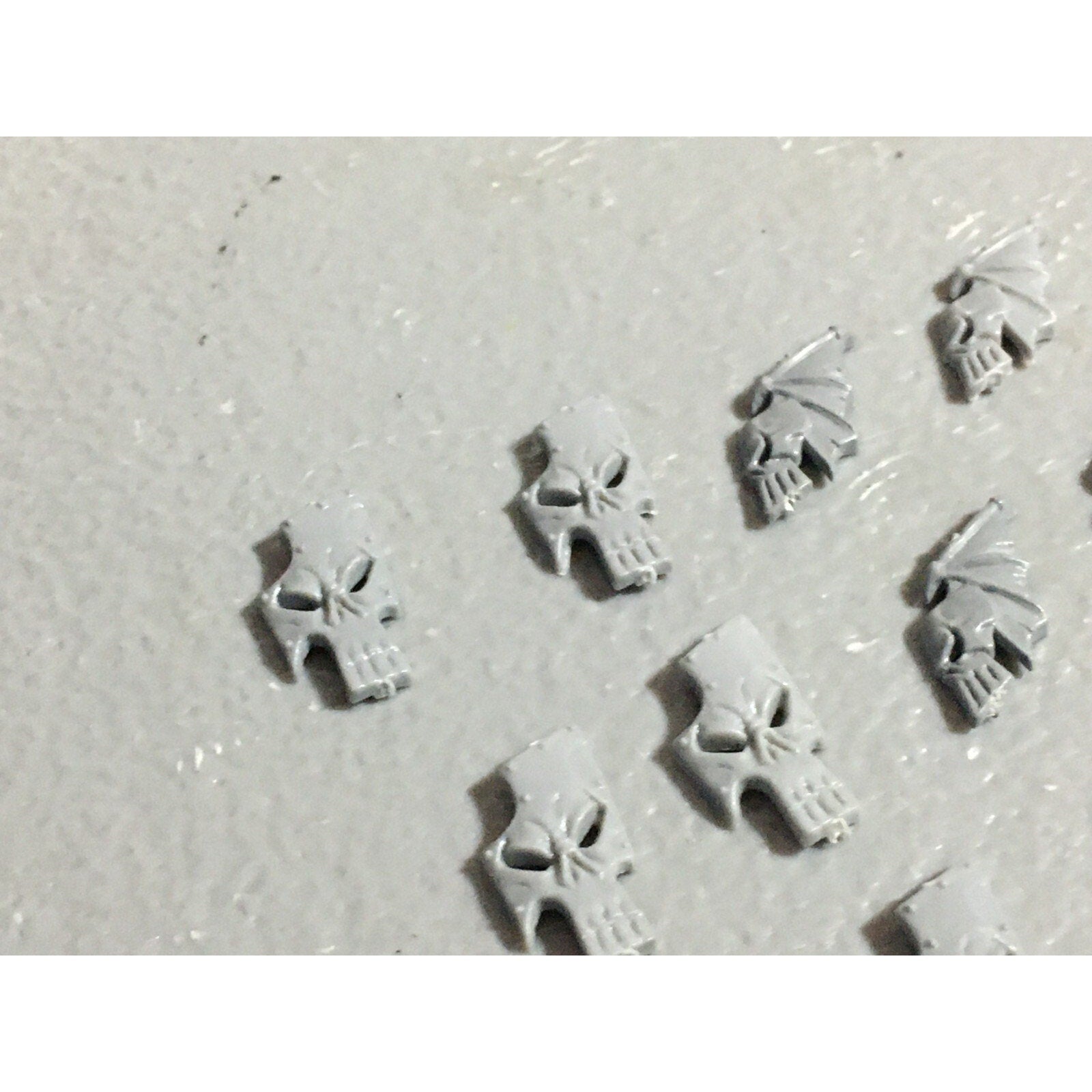 A22067 WARHAMMER FANTASY DARK ELVES BITS LOT SHIELD ICONS GAMES WORKSHOP GW