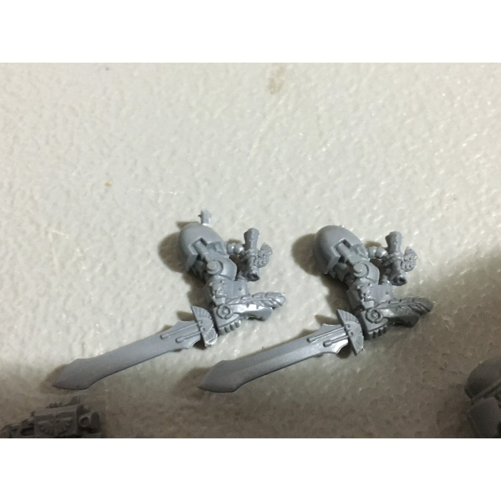 A19888 WARHAMMER 40K DARK ANGELS BITS LOT TERMINATOR LEGS SHOULDER PADS