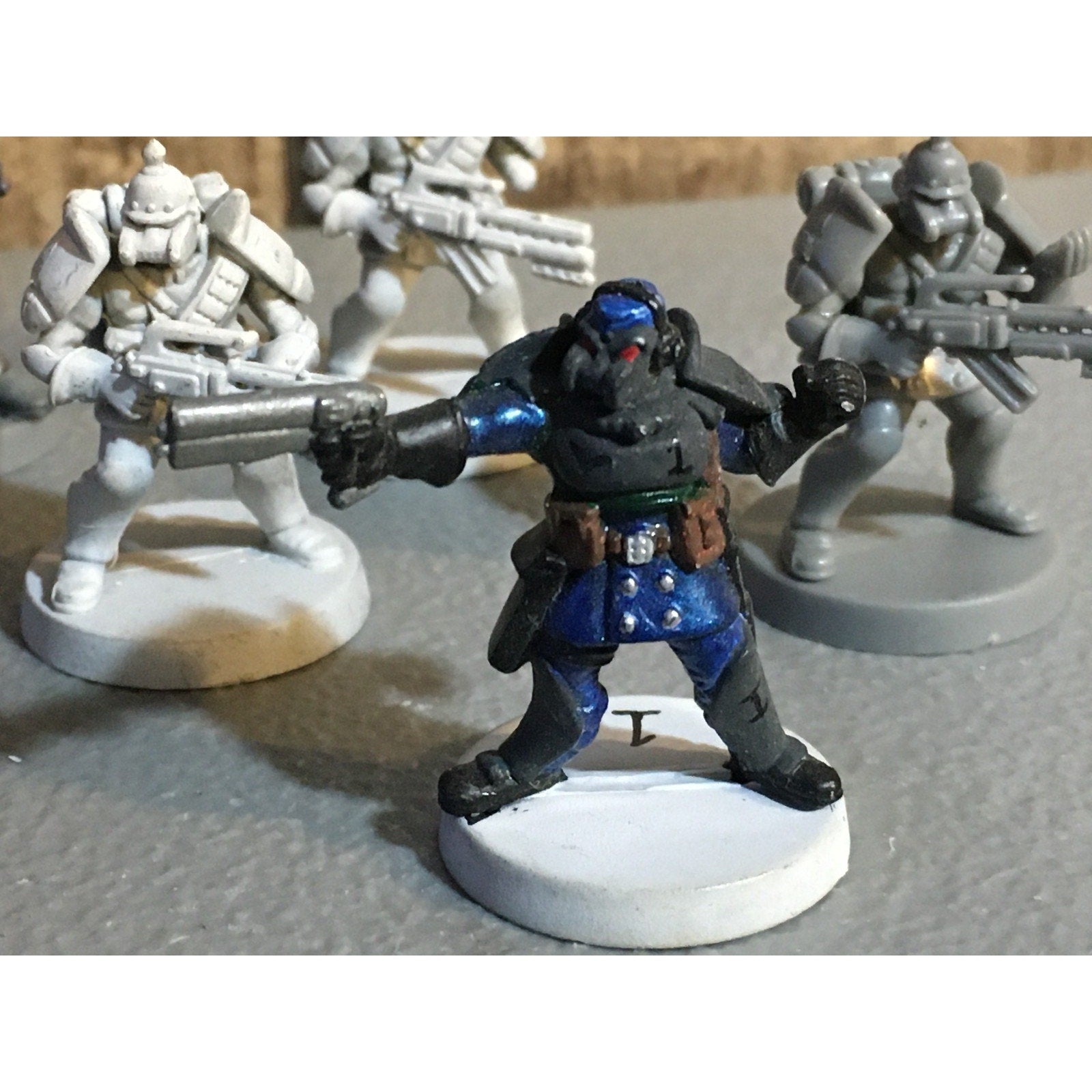 A30064 UNKNOWN TABLE TOP SCI-FI POWER ARMOR SOLDIERS 9 PK MISS 1 ARM WAR GAMES