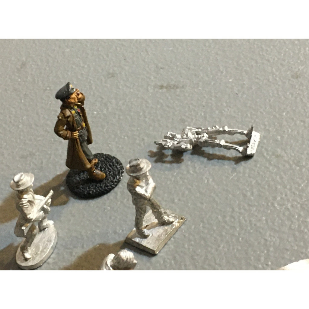 A34036 UNKNOWN METAL MINIATURES SCI-FI MODERN MIXED LOT SOLDIER CIVILIAN ROBOT