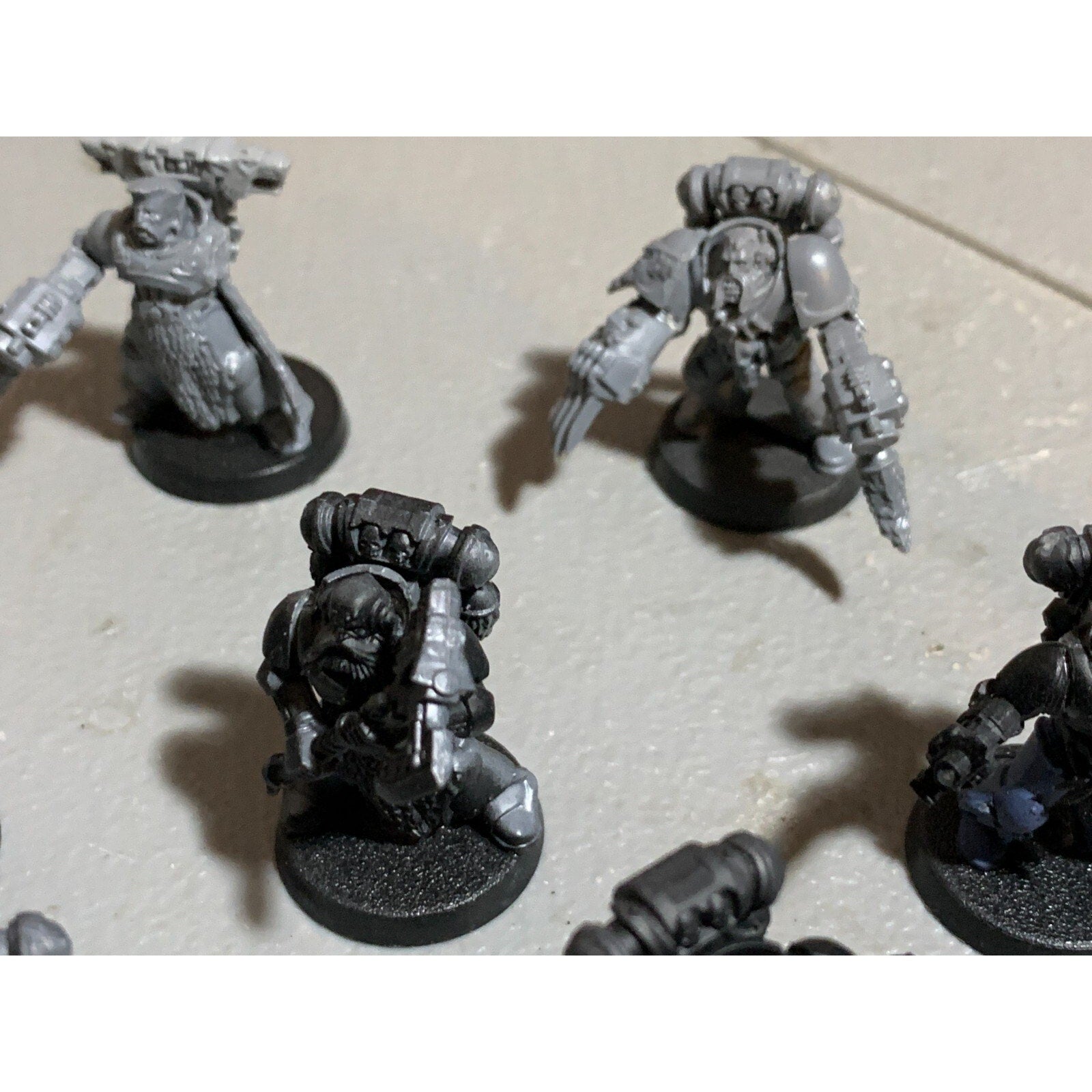 A23308 WARHAMMER 40K SPACE MARINES SPACE WOLVES BITS LOT INC ARMS HEADS SHOULDER