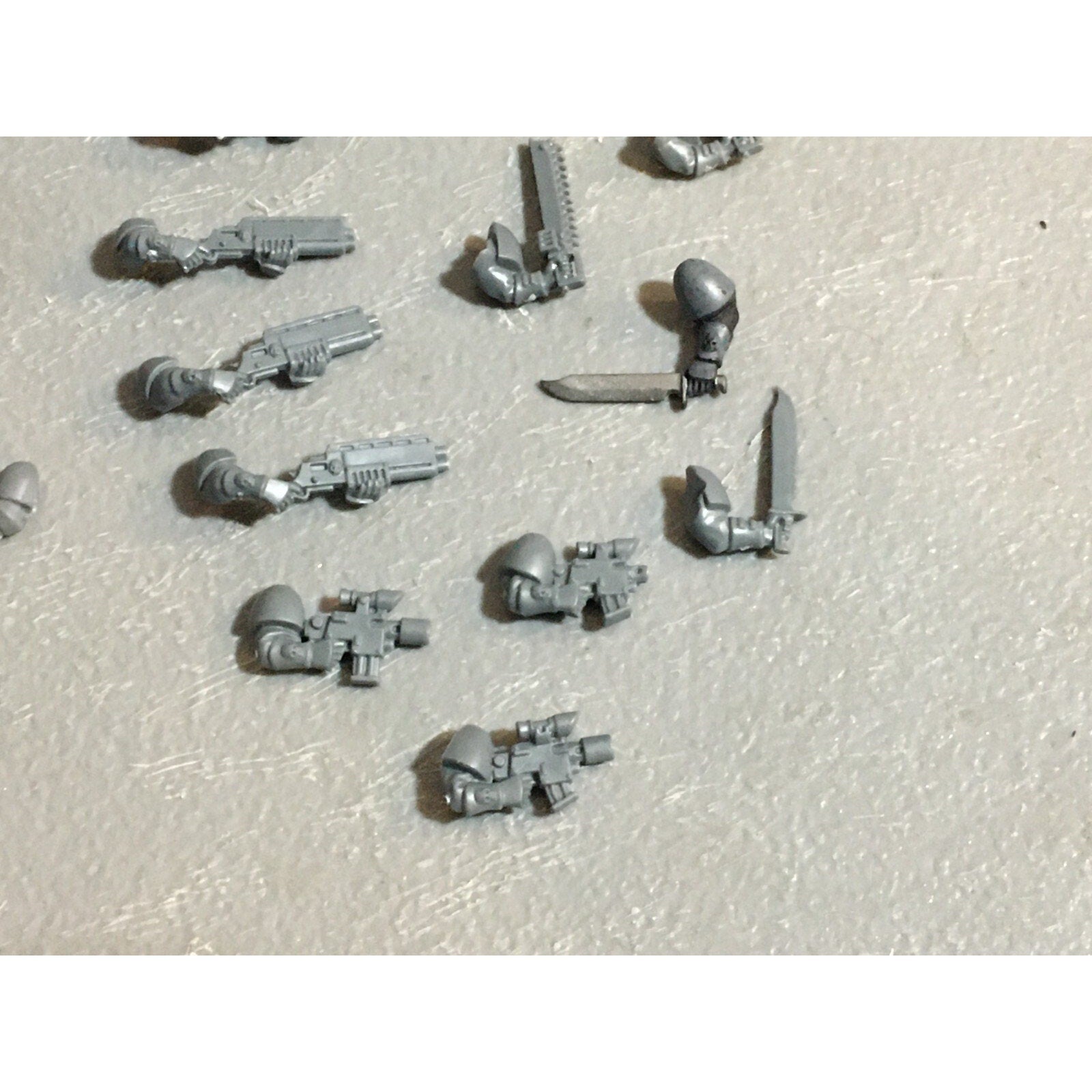 A23092 WARHAMMER 40K SPACE MARINES BITS LOT SCOUTS ARMS GAMES WORKSHOP GW