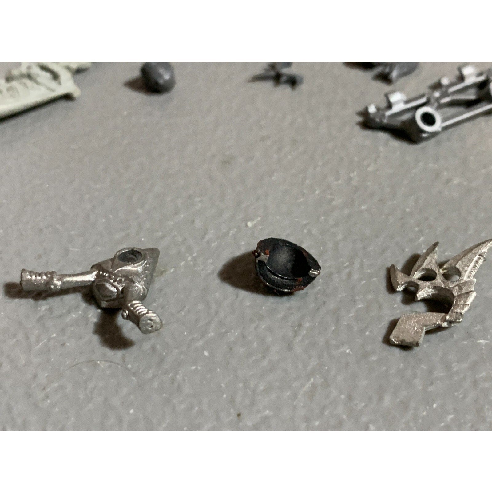 A16811 WARHAMMER 40K SPACE MARINES IMPERIAL & CHAOS BITS LOT GW GAMES WORKSHOP