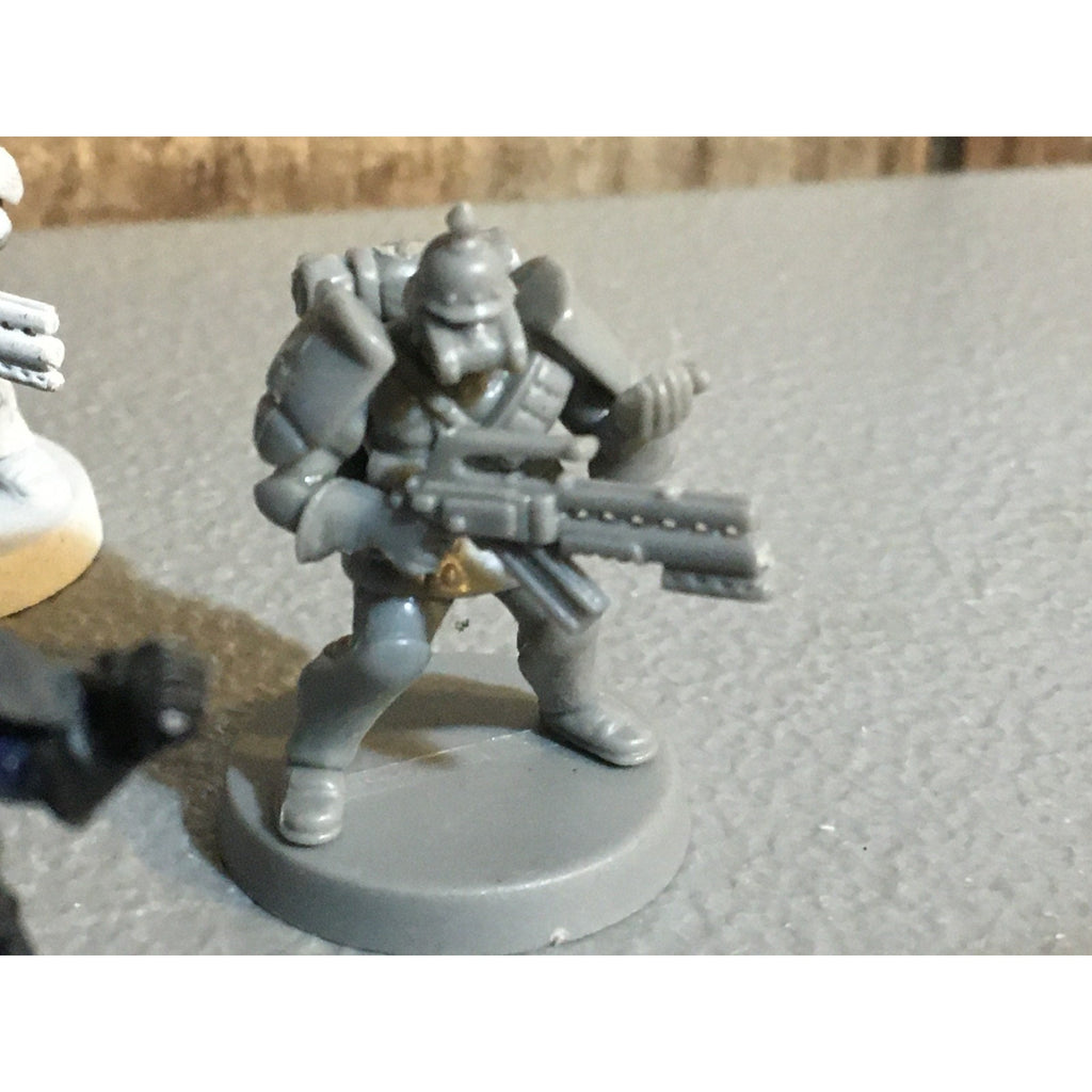 A30064 UNKNOWN TABLE TOP SCI-FI POWER ARMOR SOLDIERS 9 PK MISS 1 ARM WAR GAMES