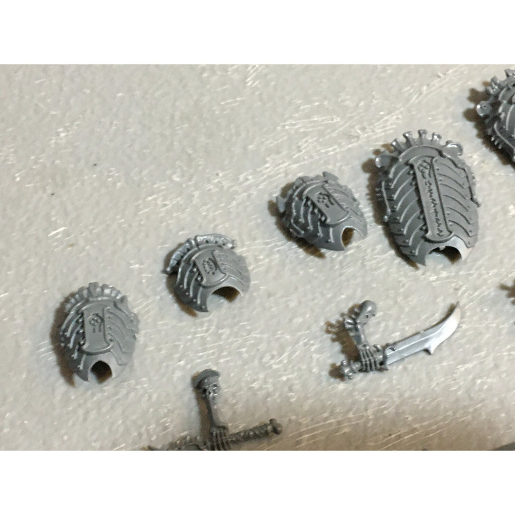 A23228 WARHAMMER FANTASY AOS TOMB KINGS OSSIARCH BITS LOT SWORDS SHIELDS GW
