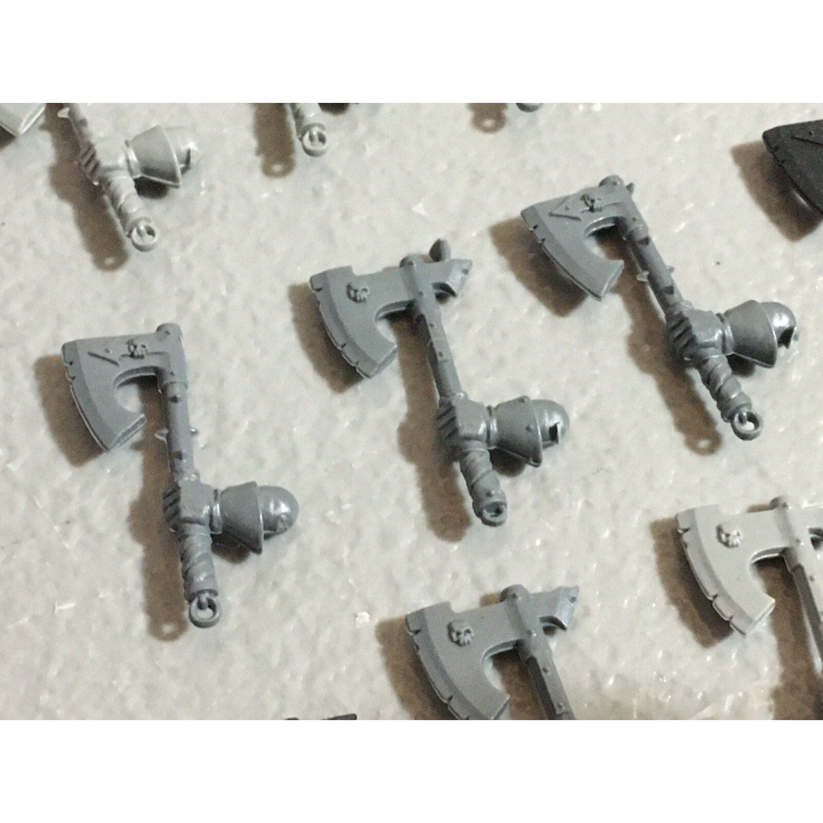 A22212 WARHAMMER FANTASY CHAOS MORTALS BITS LOT AXE HANDS GAMES WORKSHOP