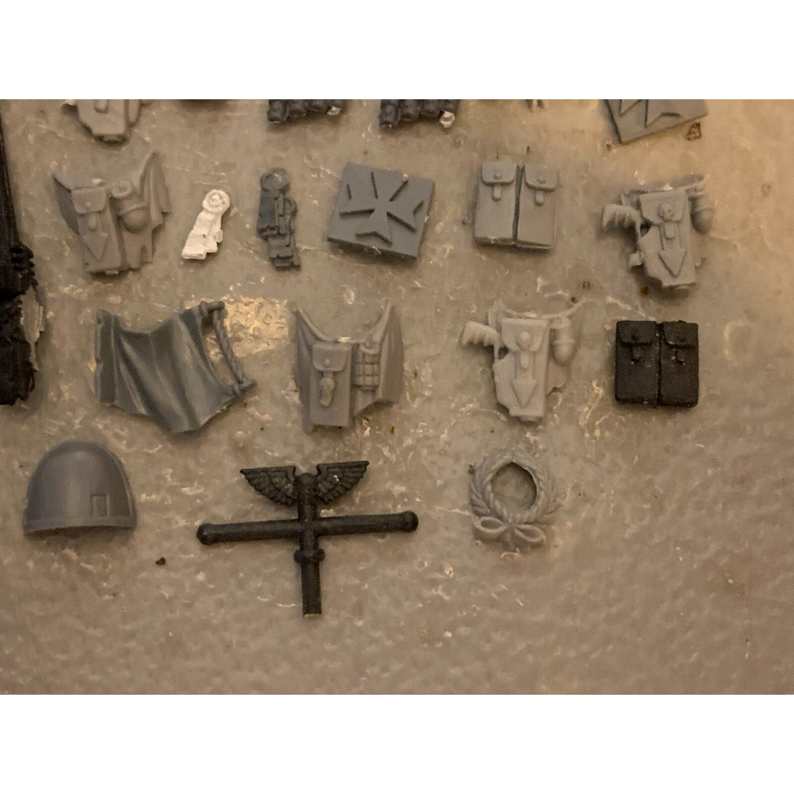 A23328 WARHAMMER 40K SPACE MARINES BITS LOT GUN HOLSTERS HIP ACCESSORIES GW