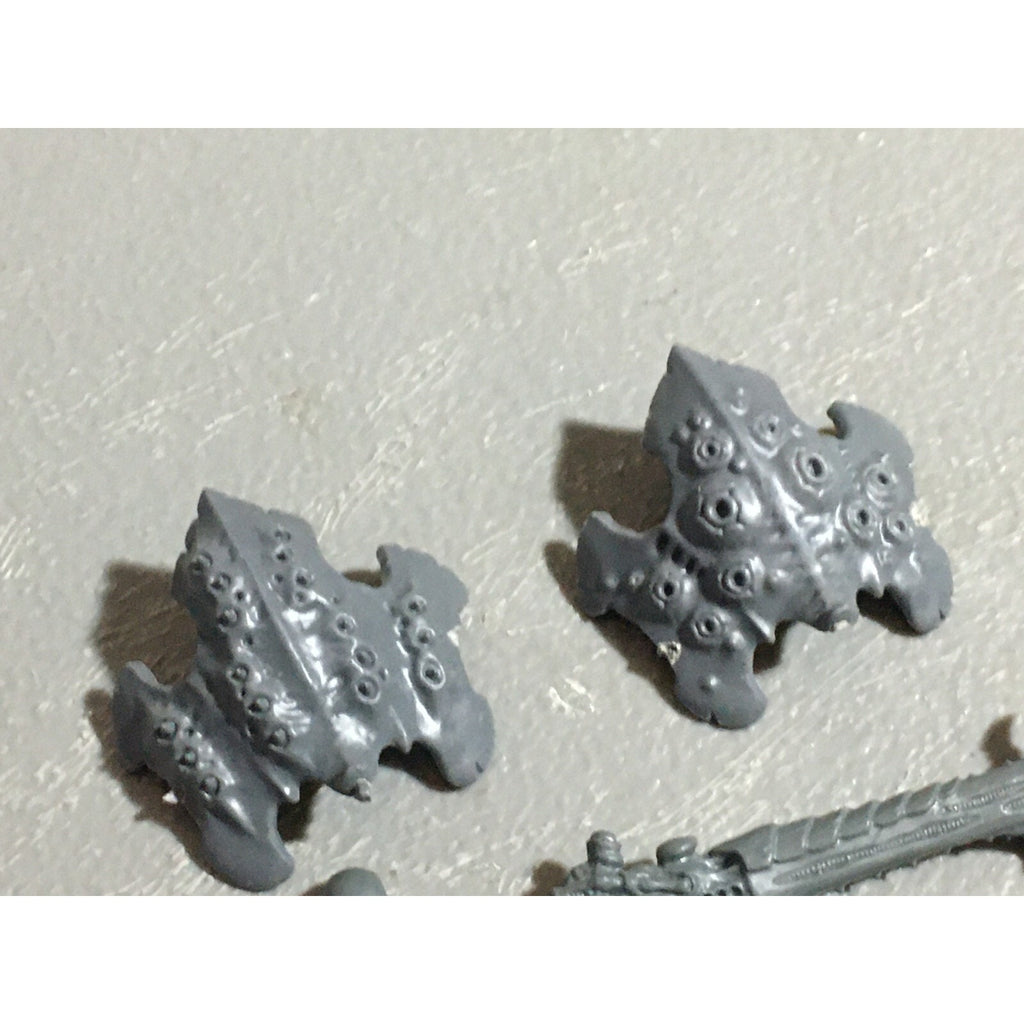 A22321 WARHAMMER 40K TYRANIDS BITS LOT MIXED GAMES WORKSHOP GW