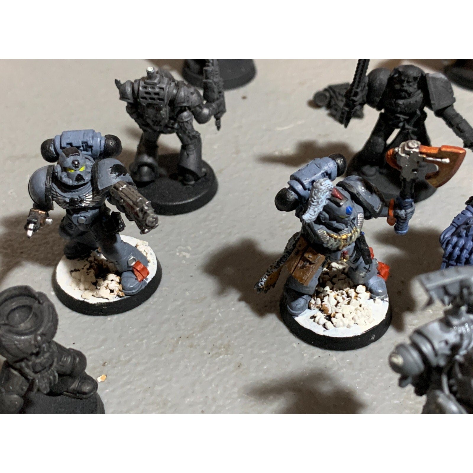 A23308 WARHAMMER 40K SPACE MARINES SPACE WOLVES BITS LOT INC ARMS HEADS SHOULDER